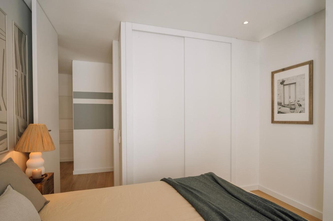Minturno - 2 Bedrooms And Balcony In Alvalade Apartamento