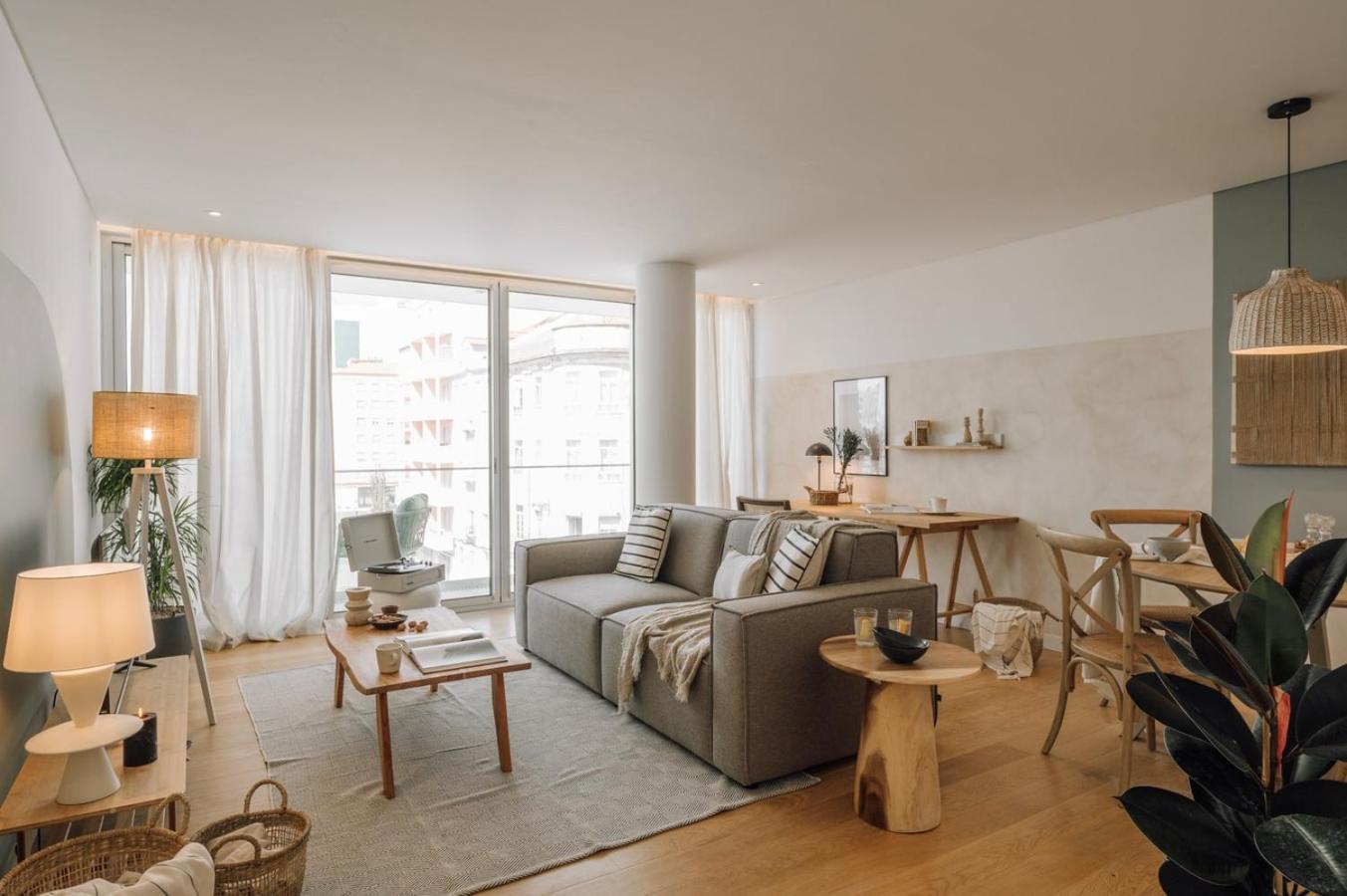 Minturno - 2 Bedrooms And Balcony In Alvalade * Lisboa