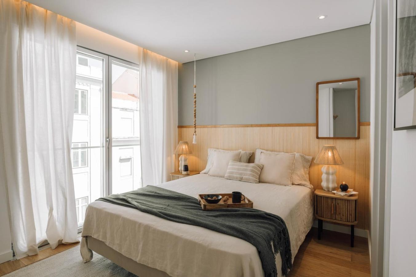 Minturno - 2 Bedrooms And Balcony In Alvalade Apartamento